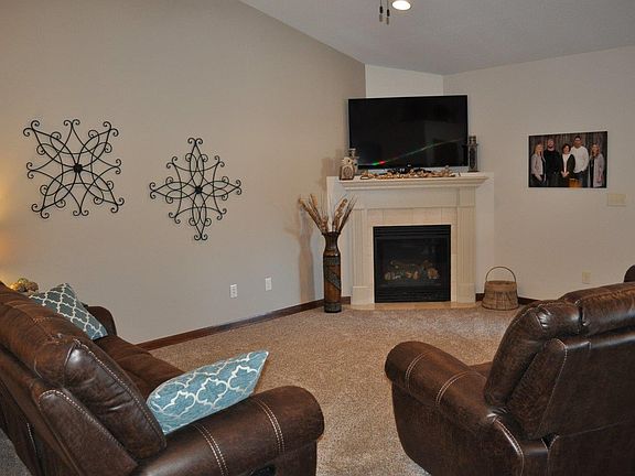 2nd image of 28 E Venetian Dr