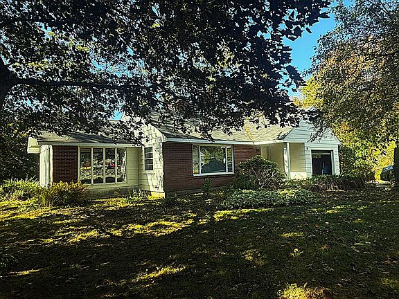 2nd image of 770 Lakeview  Drive