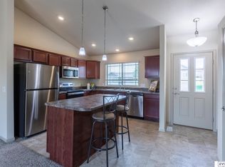 9104 Hanover St, Omaha, NE 68122