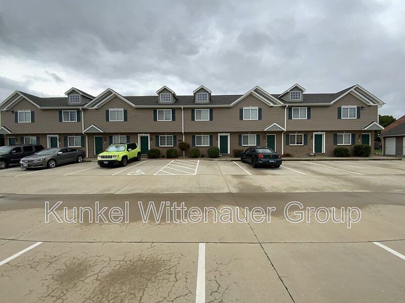 1st image of 704 Fountain View Dr APT A