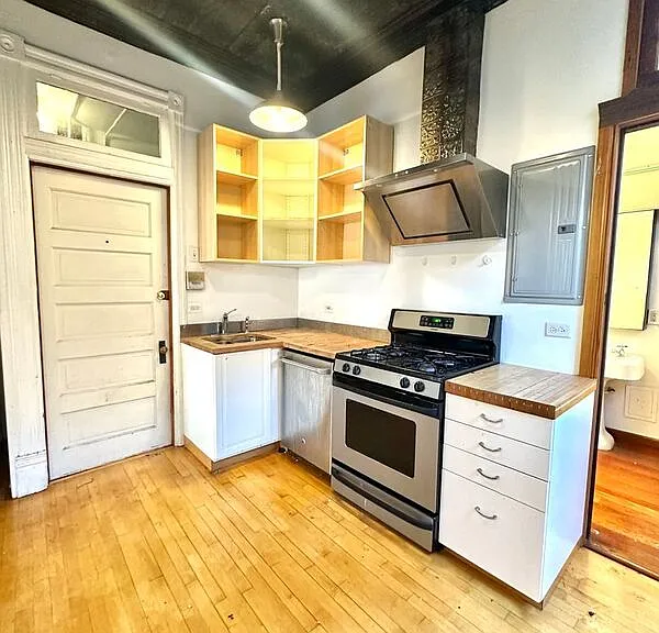 1656 S Throop St #2F — Photo 1