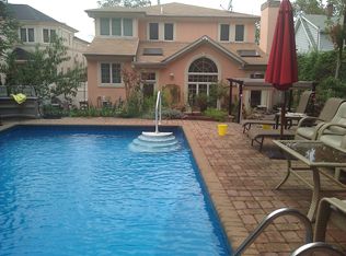 458 Chestnut St, Ridgefield, NJ 07657