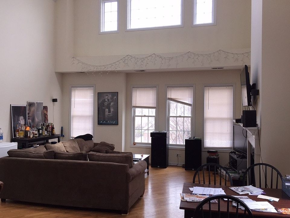 1st image of 1513 N Wood St #3SN