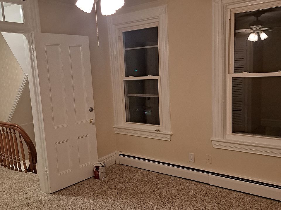 Smaller room/living room/bedroom 2/office
