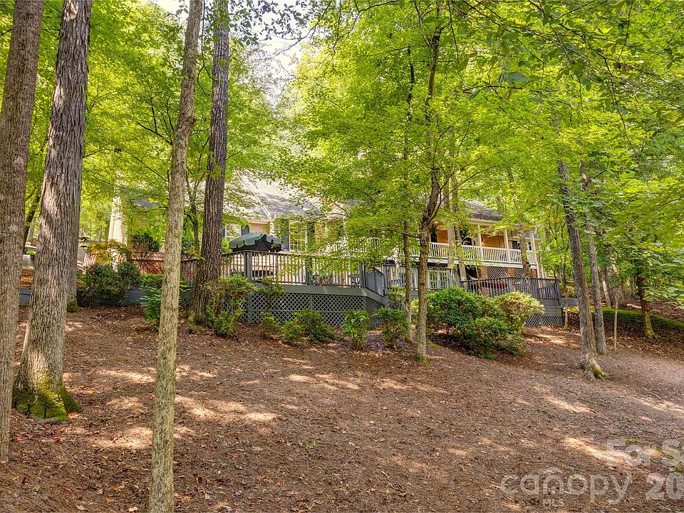 1st image of 129 Overbrook Dr NE