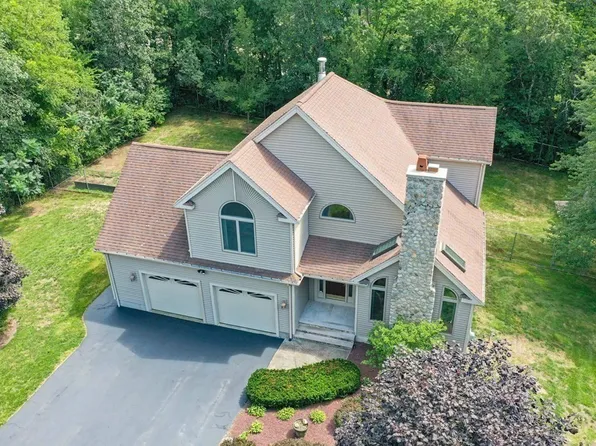 39 Elm St, Blackstone, MA 01504