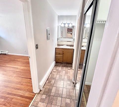 5th image of 372 White St APT B6