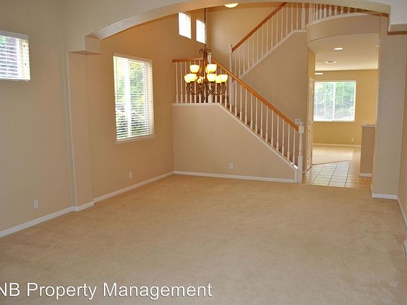 2nd image of 36 Red Oak Ct