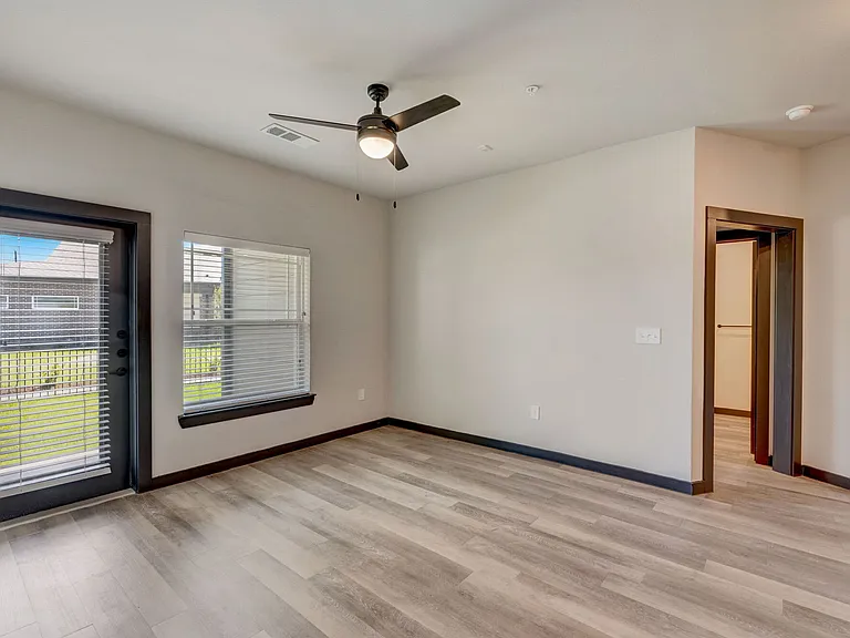 Skyview Flats — Photo 13