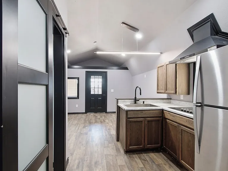 210 N Jackson St #B — Photo 10