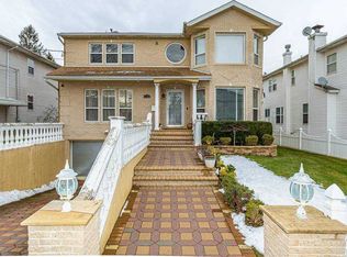110 Sampson Ave, Albertson, NY 11507