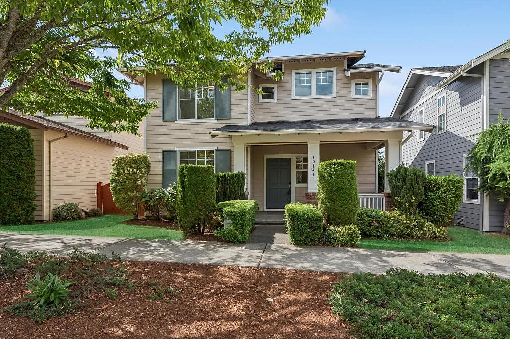 Redmond Ridge Freshly Updated 3 Bedroom Home - 3 bedrooms — Photo 1