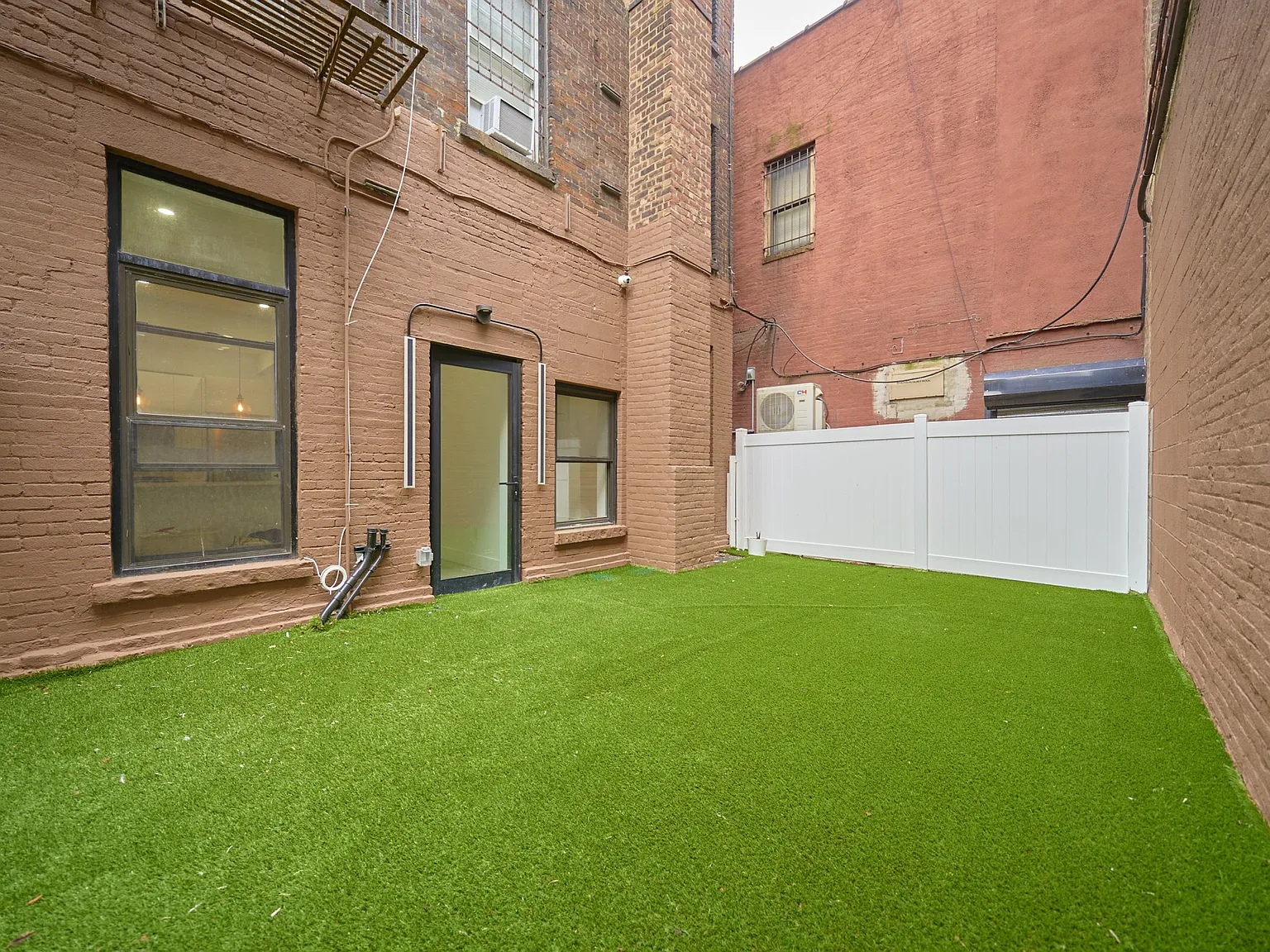 723 11th Avenue — Photo 4