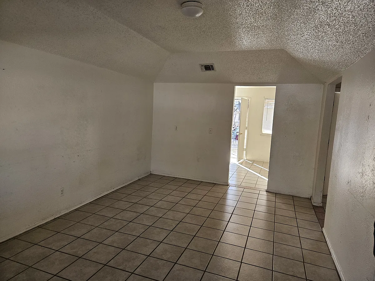 Building Photo - 501 Ranchero Dr