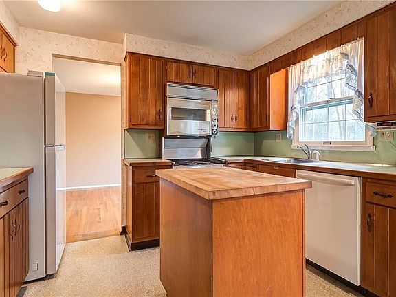 3rd image of 7567 Glencrest Ave