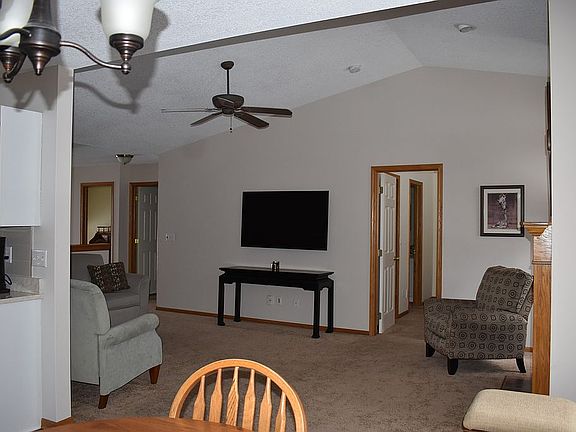 Living room (east)