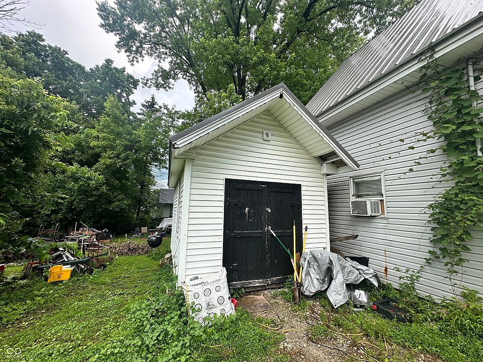 2nd image of 9 E Liberty St