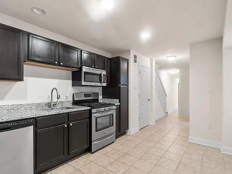 848 W Lombard St — Photo 7