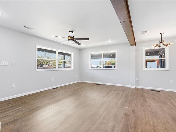 3rd image of 800 E Elm St