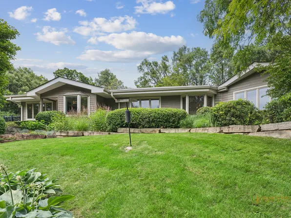 501 Lakepoint Dr, Barrington, IL 60010