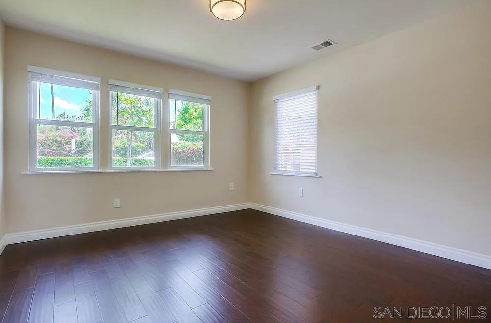 3 bed, 1200 sqft, $6,950 — Photo 4