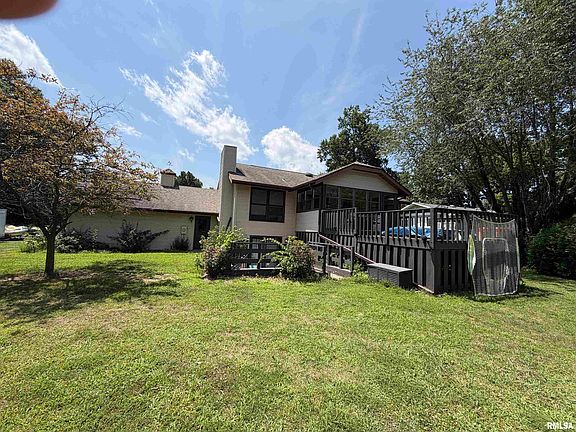 3rd image of 1207 Roosevelt Rd