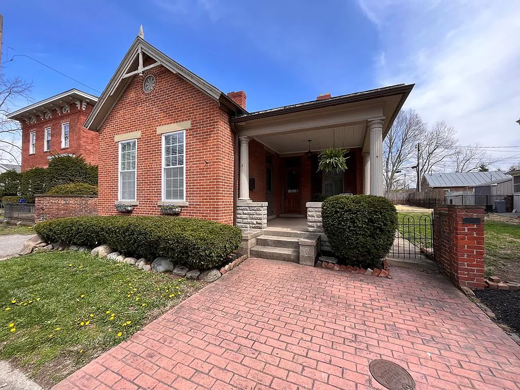 127 N High St photo 1