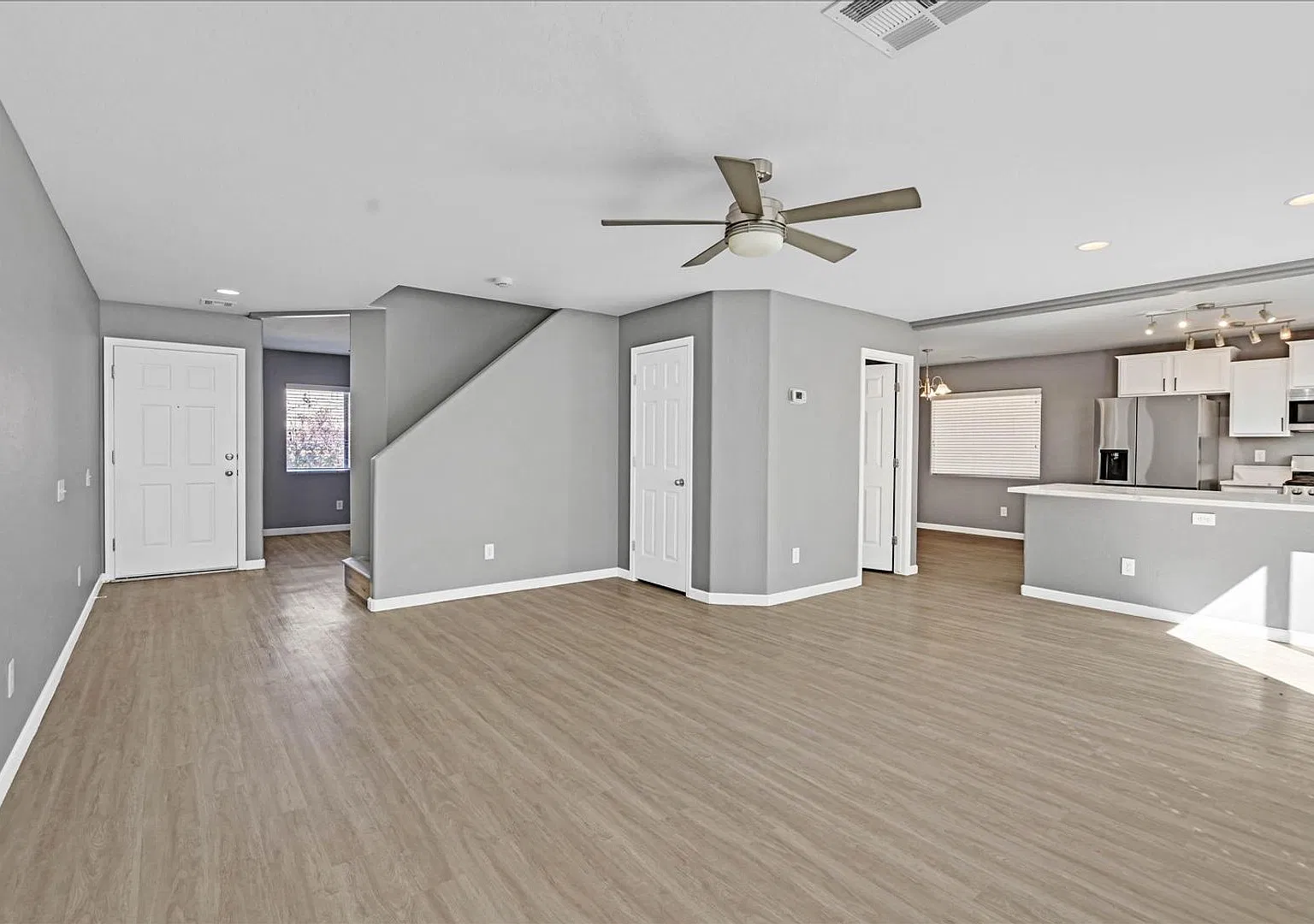 Beautifully Renovated 4-Bedroom Southwest Home with Den — Photo 4