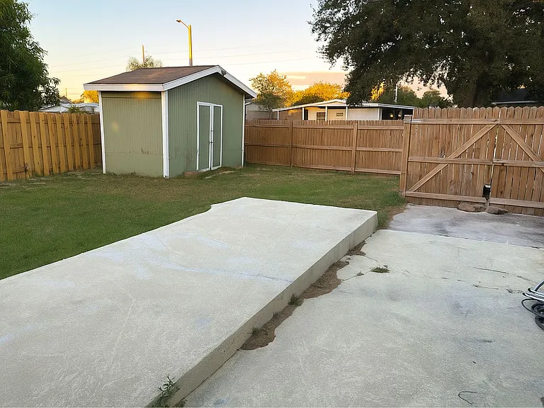 4409 W Varn Ave — Photo 3
