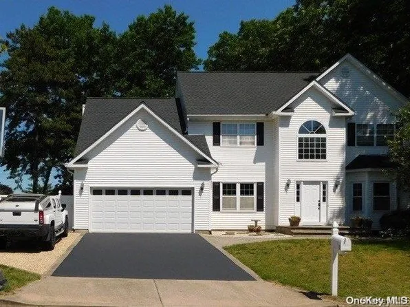 1 Erie Street, Selden, NY 11784