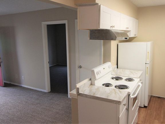 4th image of 1200 Parkwood Ct