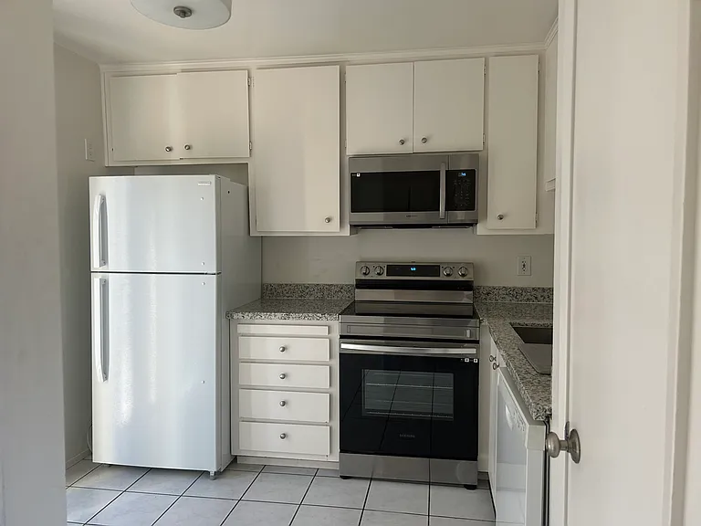16 Coleridge Dr #1 — Photo 13