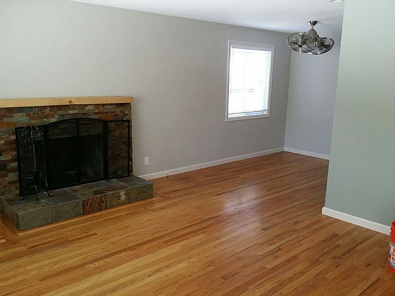 Livingroom and fireplace