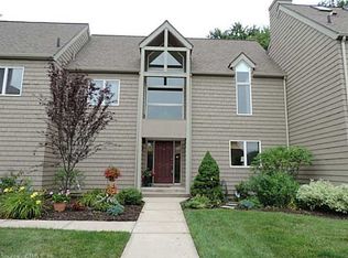 28 Timberwood Rd, West Hartford, CT 06117