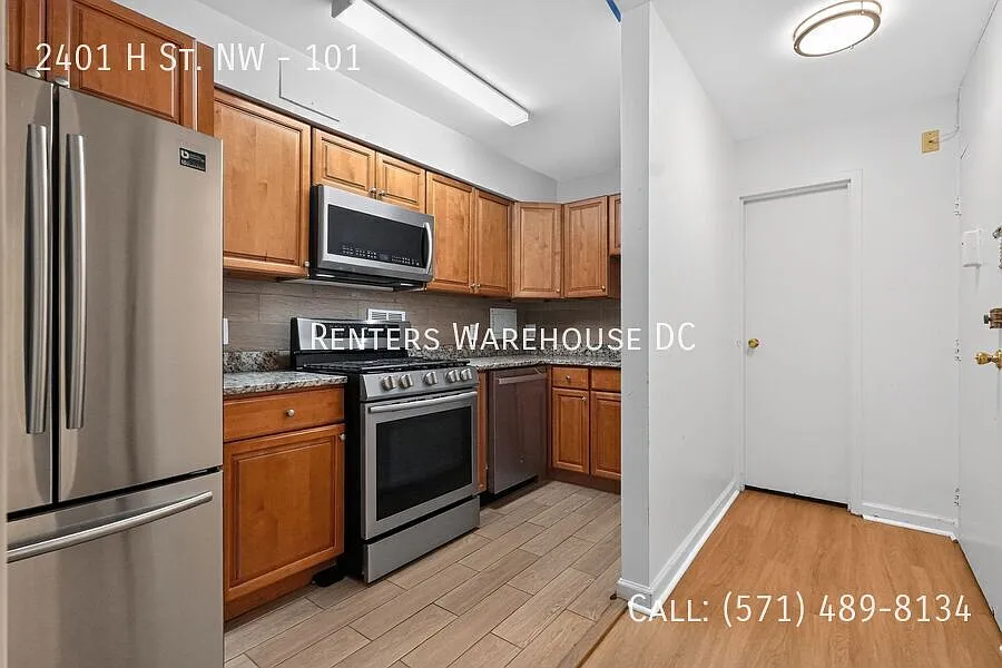 Stunning 2Bd/1Bth condo nestled in the heart of Bon Wit Plaza! All utilities Included! — Photo 3
