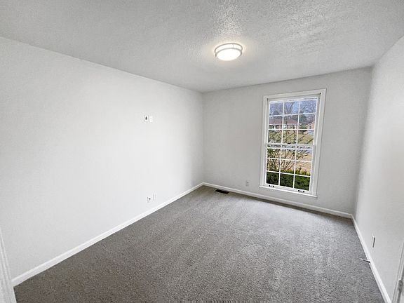 5th image of 620 Cayce Dr