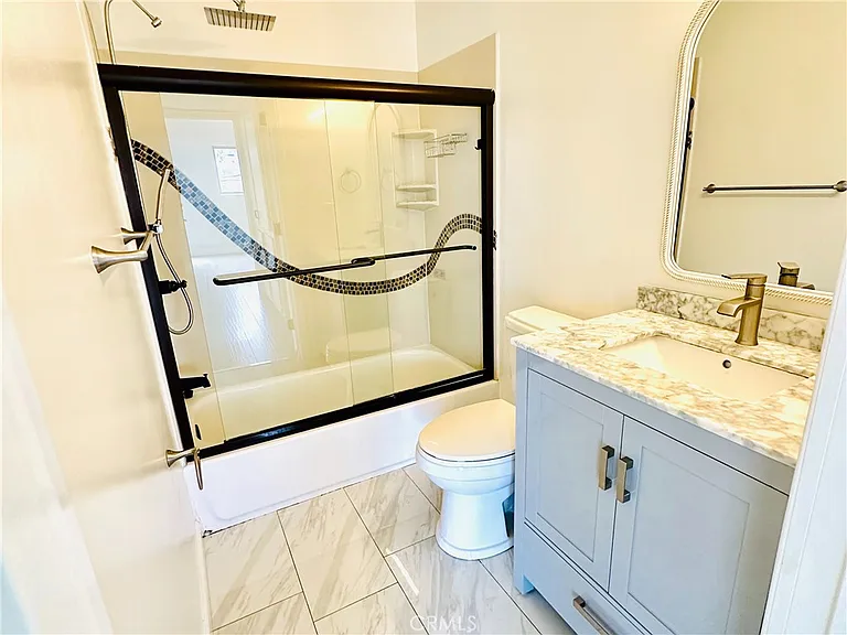 423 S Rexford Dr #303 — Photo 16