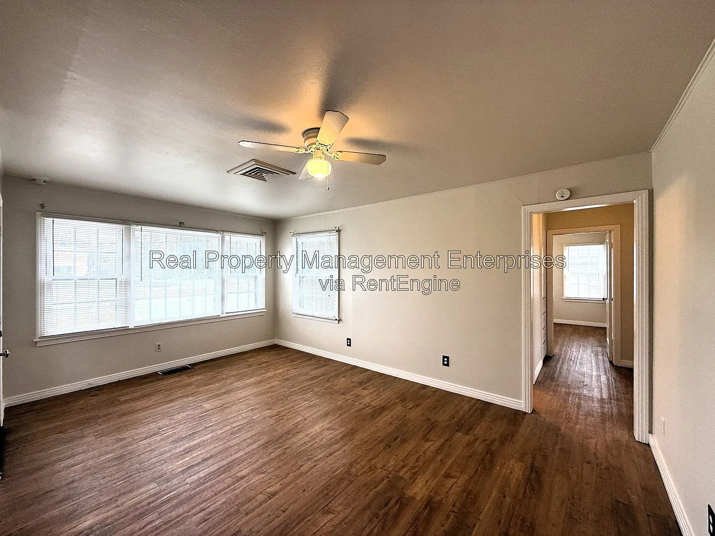 3 bed, 1.0 bath, 1025 sqft, $1,150 — Photo 2