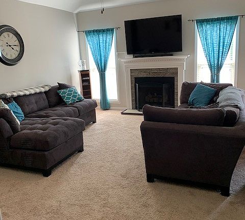 3rd image of 1858 Camelot Dr