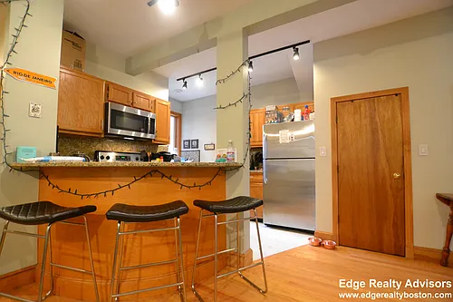 77 Easton St Photo 1
