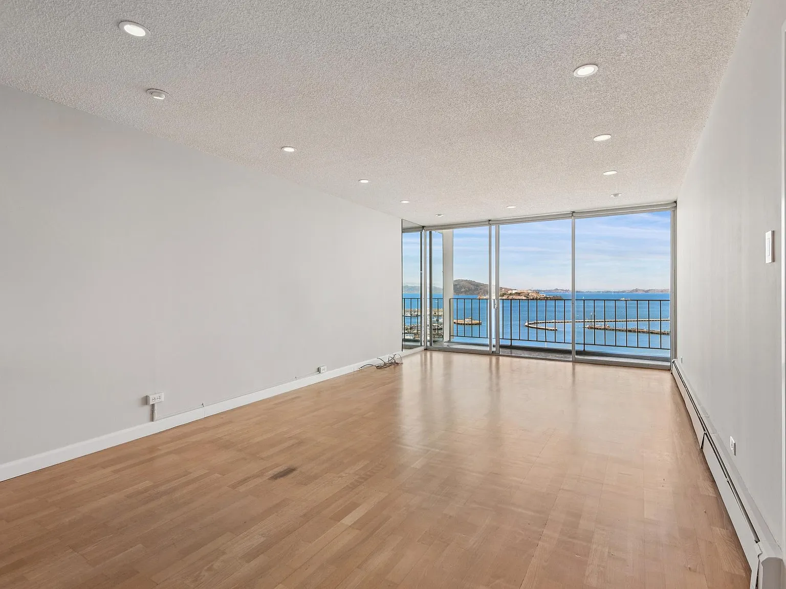 2 bed, 1000 sqft, $8,690 — Photo 1