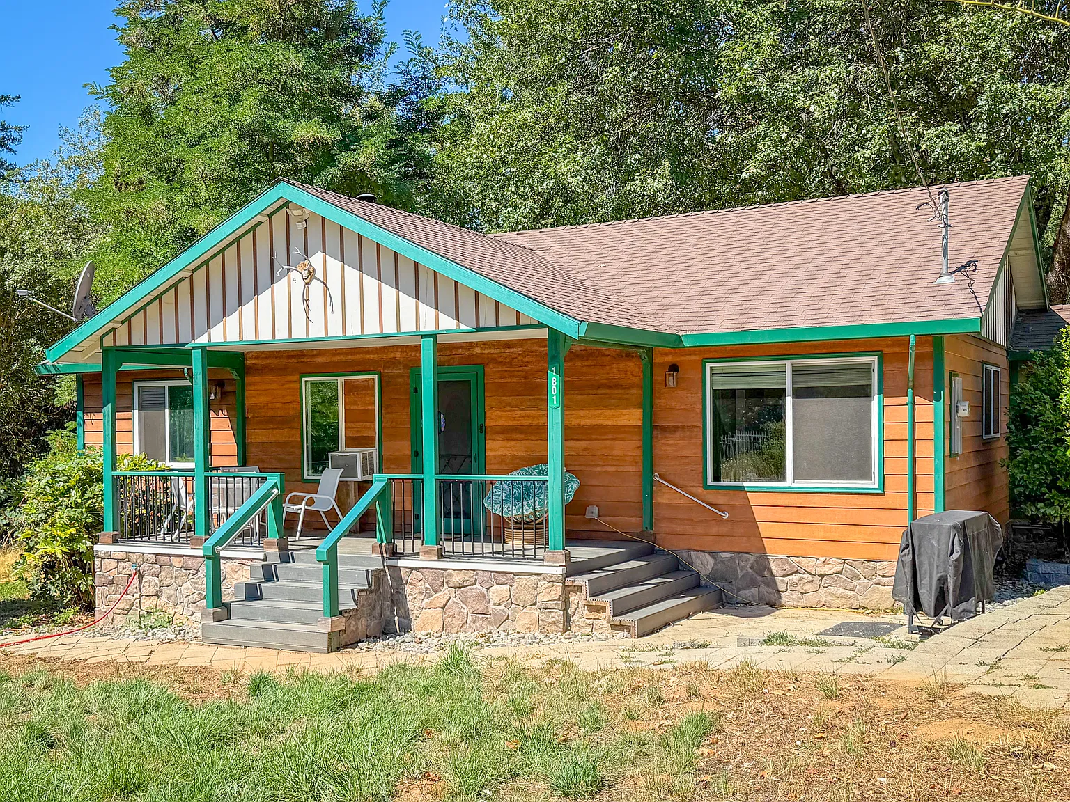 3 bed, 1200 sqft, $2,300 — Photo 1