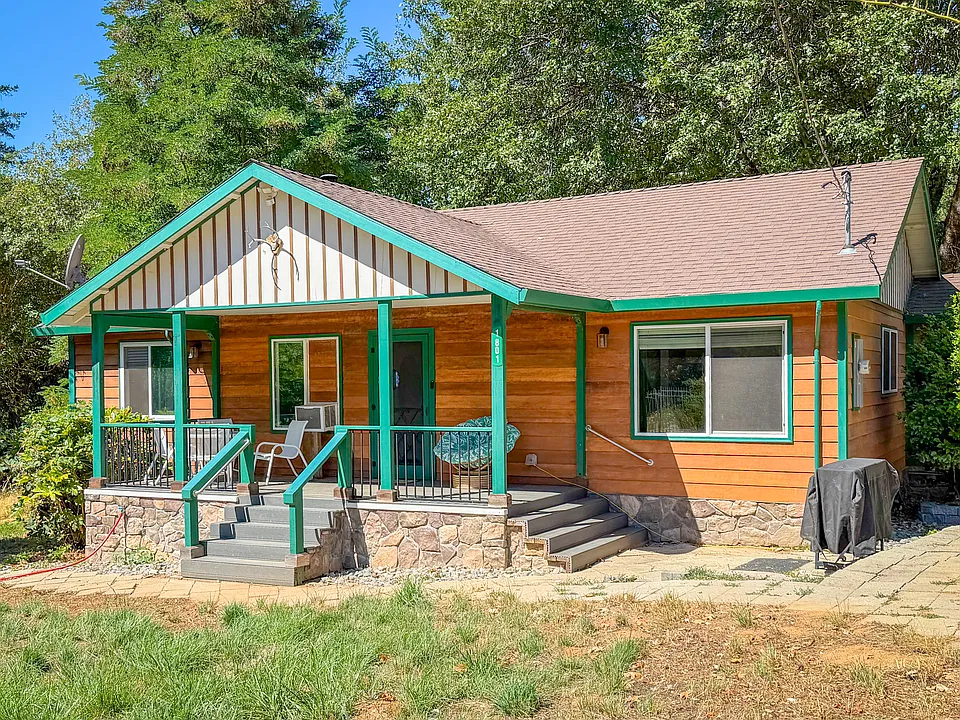 1801 Salyer Loop Rd