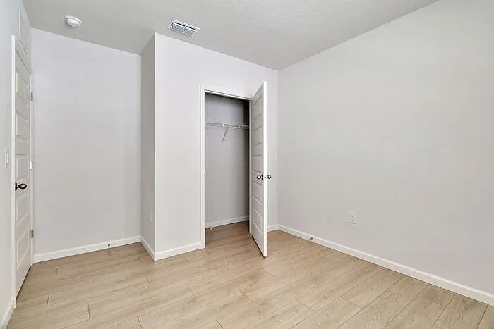 1 bed, 1.0 bath, 400 sqft, $1,200 — Photo 2