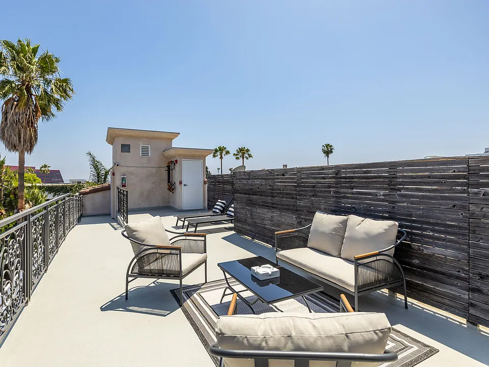 8833 Cynthia St