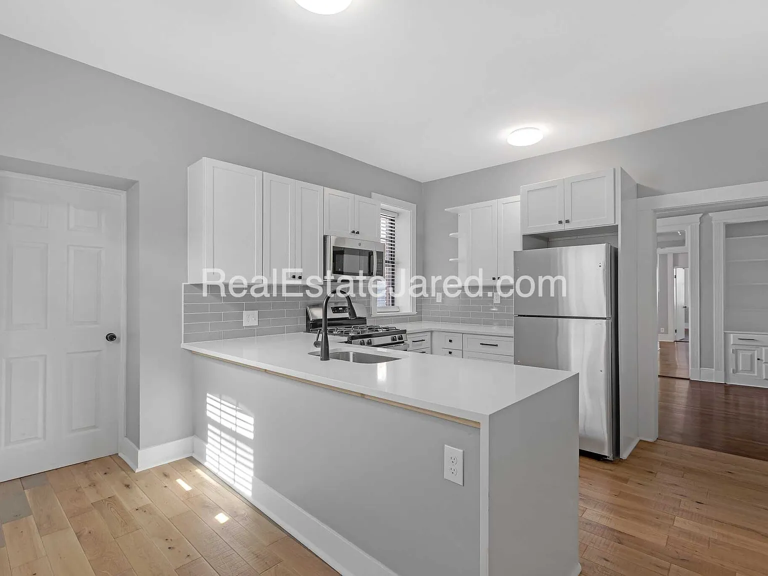 4 bed, $6,000 — Photo 2