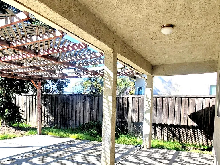 6355 N Babigian Ave — Photo 19