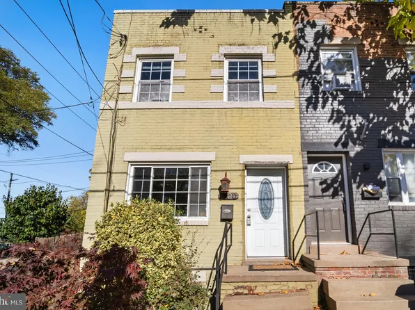 1300 Dexter Ter SE, Washington, DC 20020