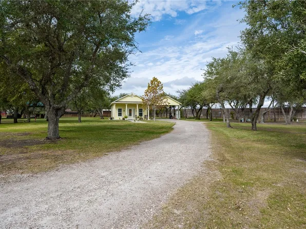 1630 16th St, Rockport, TX 78382