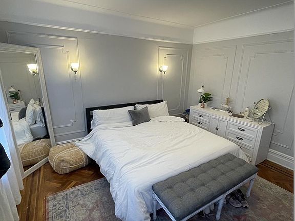 4th image of 100 Deer Park Ave #1